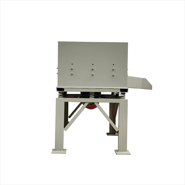 Vibrating screen for coated sand